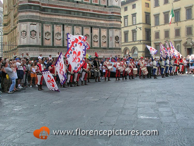 Flag Throwers in Piazza Duomo
