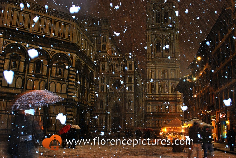 Snowing in Piazza Duomo