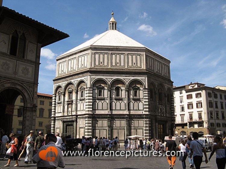 Baptistery in Piazza Duomo