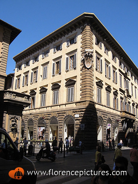 Palazzo Viviani della Robbia